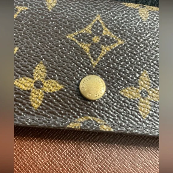 ✅AUTHENTIC TRIFOLD INTERNATIONAL WALLET LOUIS VUITTON - Picture 13 of 13